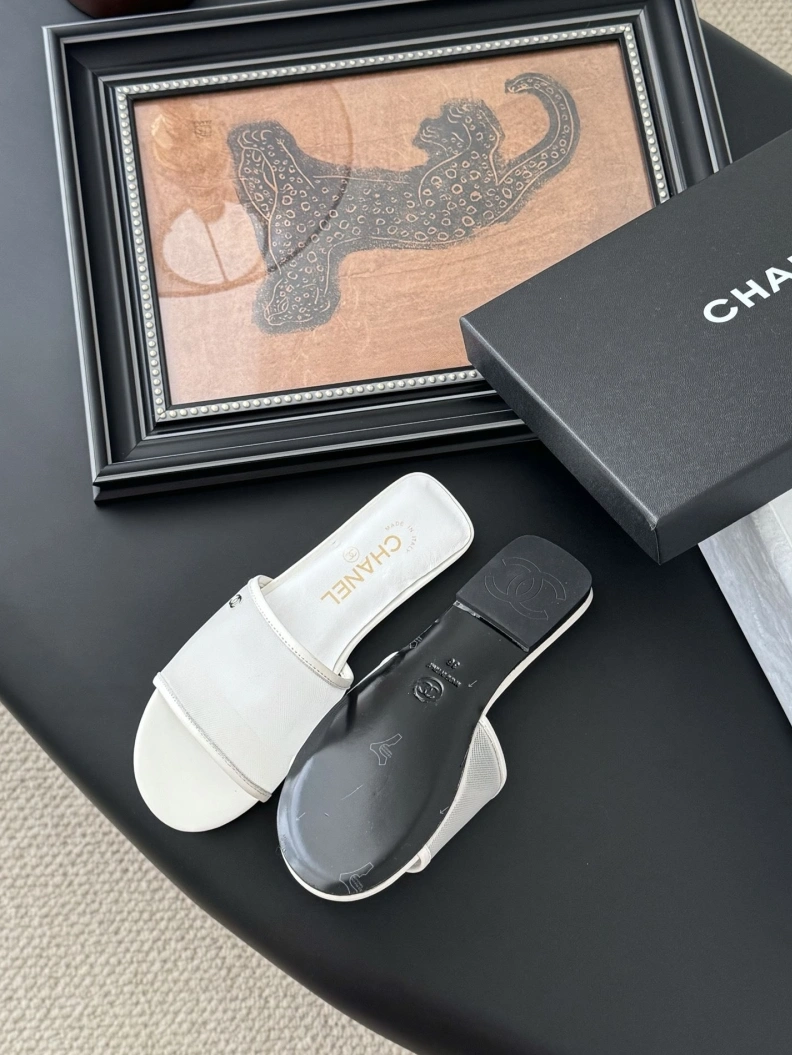 Affordable Chxnxl Slippers 117062