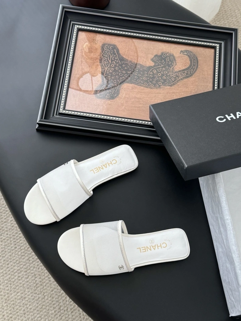 Affordable Chxnxl Slippers 117062