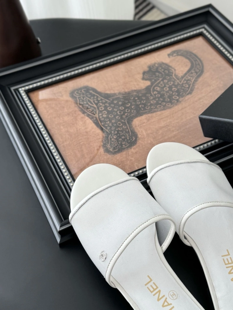 Affordable Chxnxl Slippers 117062