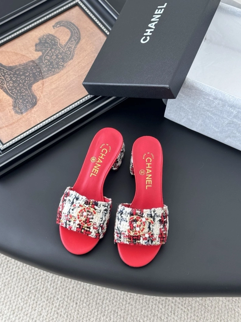 Trendy Chxnxl Slippers 117052