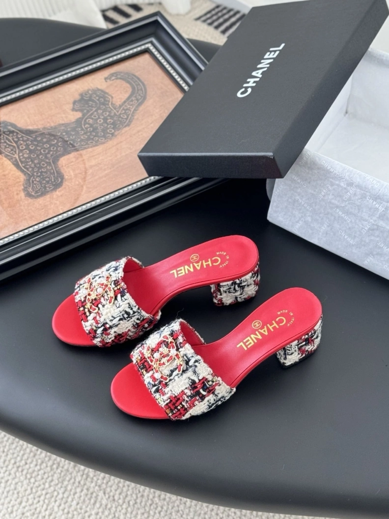 Trendy Chxnxl Slippers 117052
