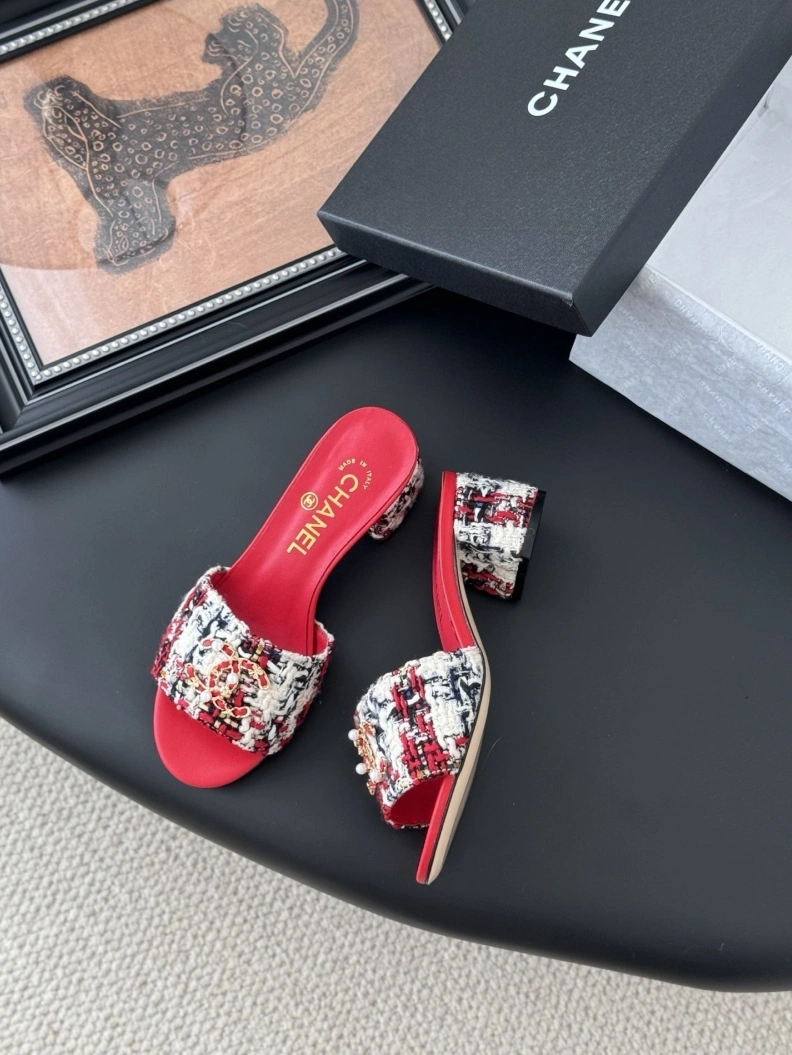 Trendy Chxnxl Slippers 117052