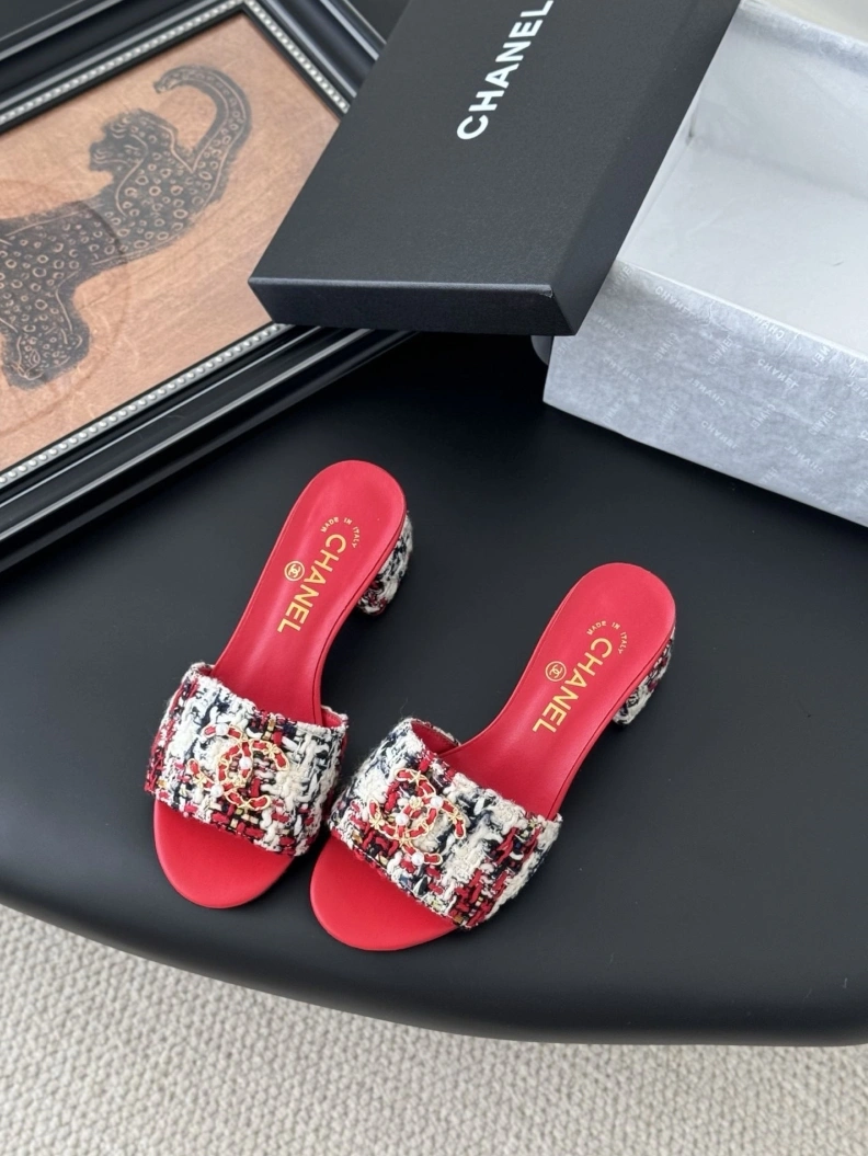Trendy Chxnxl Slippers 117052
