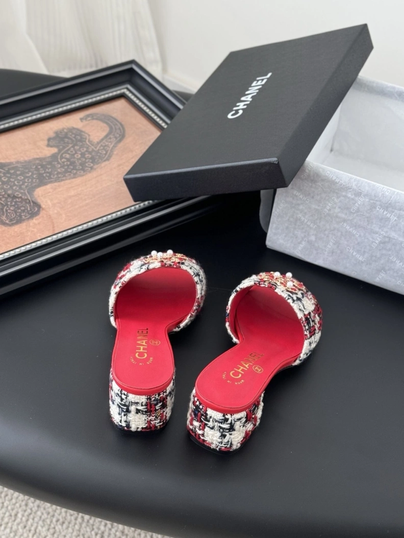 Trendy Chxnxl Slippers 117052
