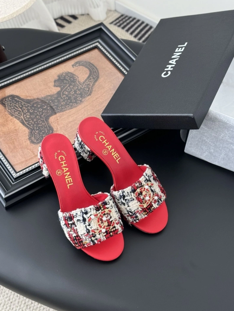 Trendy Chxnxl Slippers 117052
