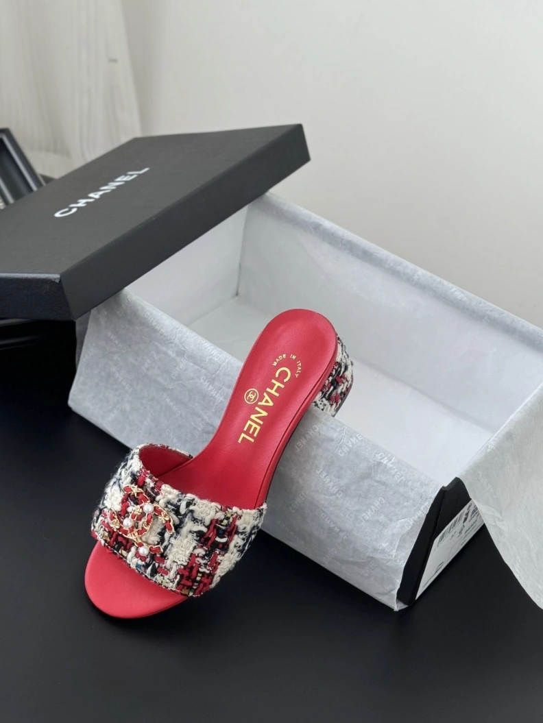 Trendy Chxnxl Slippers 117052
