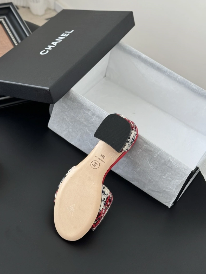 Trendy Chxnxl Slippers 117052