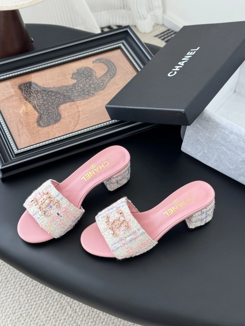 Breathable Chxnxl Slippers 117056