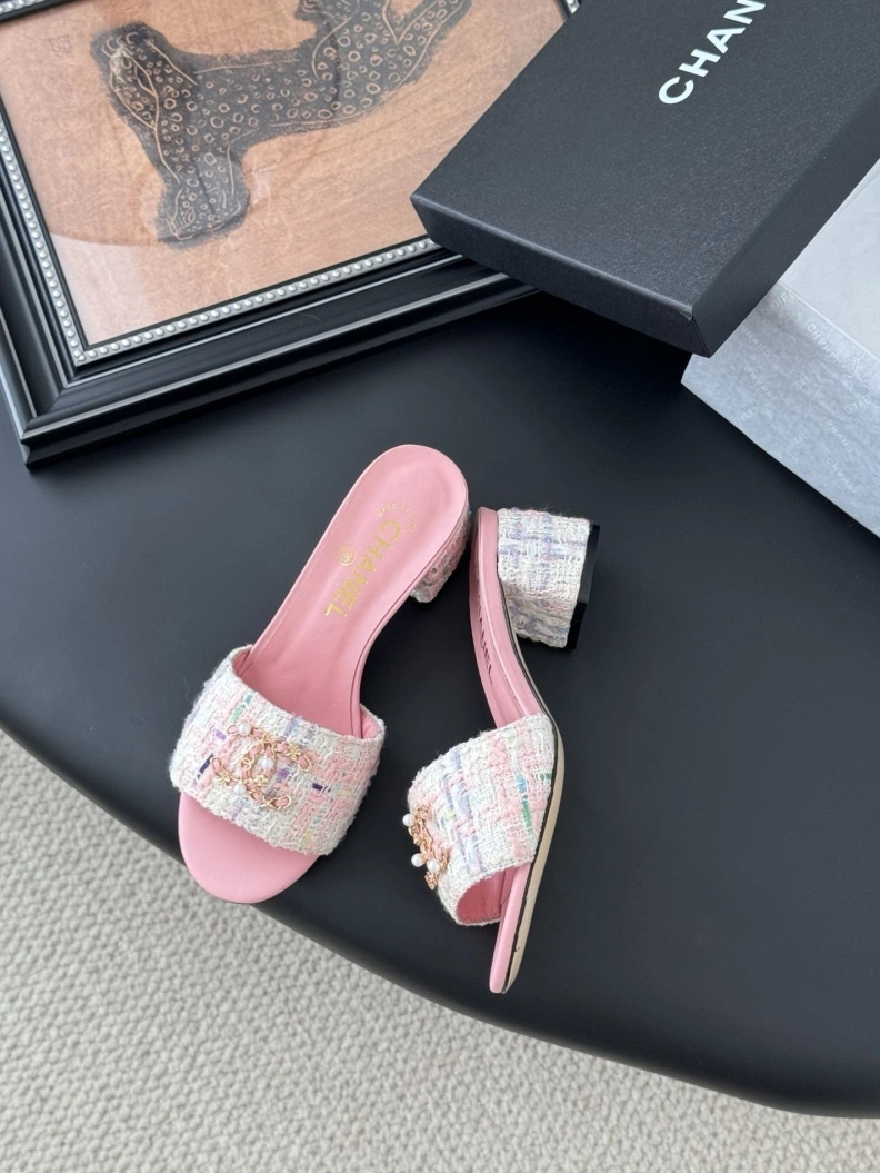 Breathable Chxnxl Slippers 117056