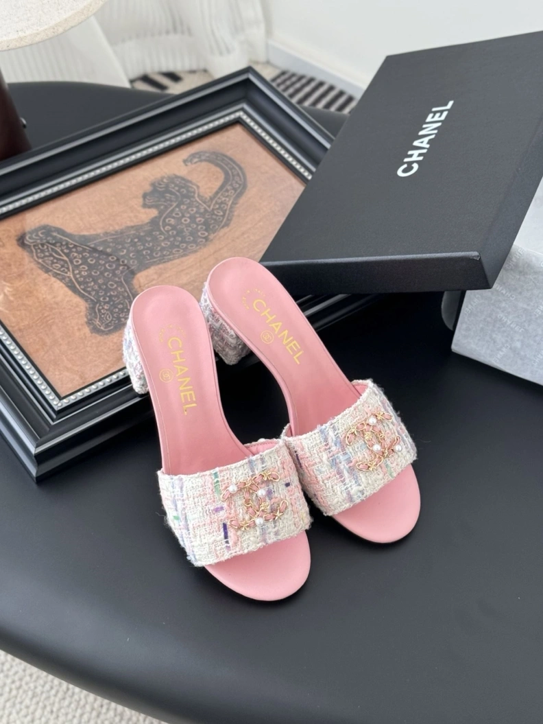 Breathable Chxnxl Slippers 117056
