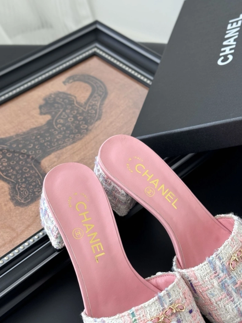 Breathable Chxnxl Slippers 117056