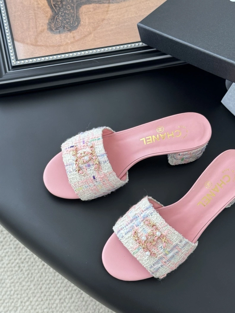Breathable Chxnxl Slippers 117056