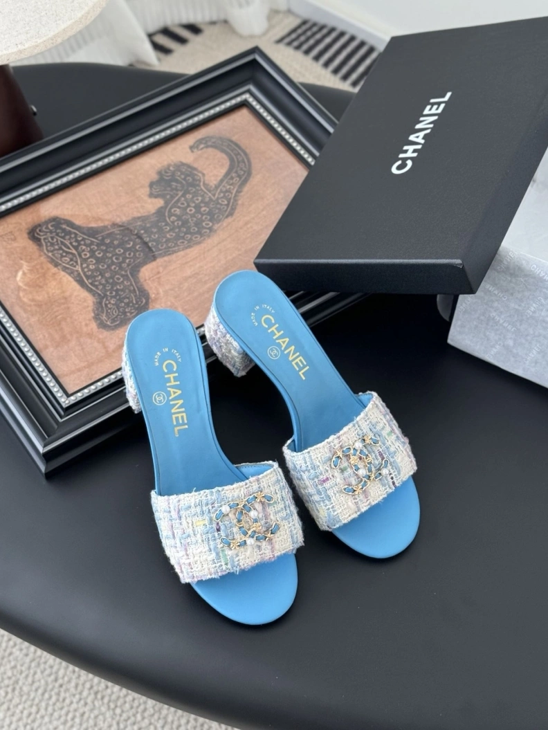 EyeCatching Chxnxl Slippers 117042