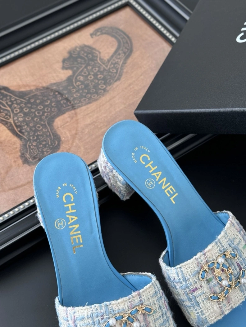 EyeCatching Chxnxl Slippers 117042