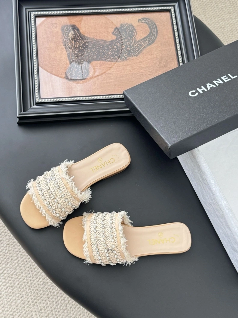 Lightweight Chxnxl Slippers 117041