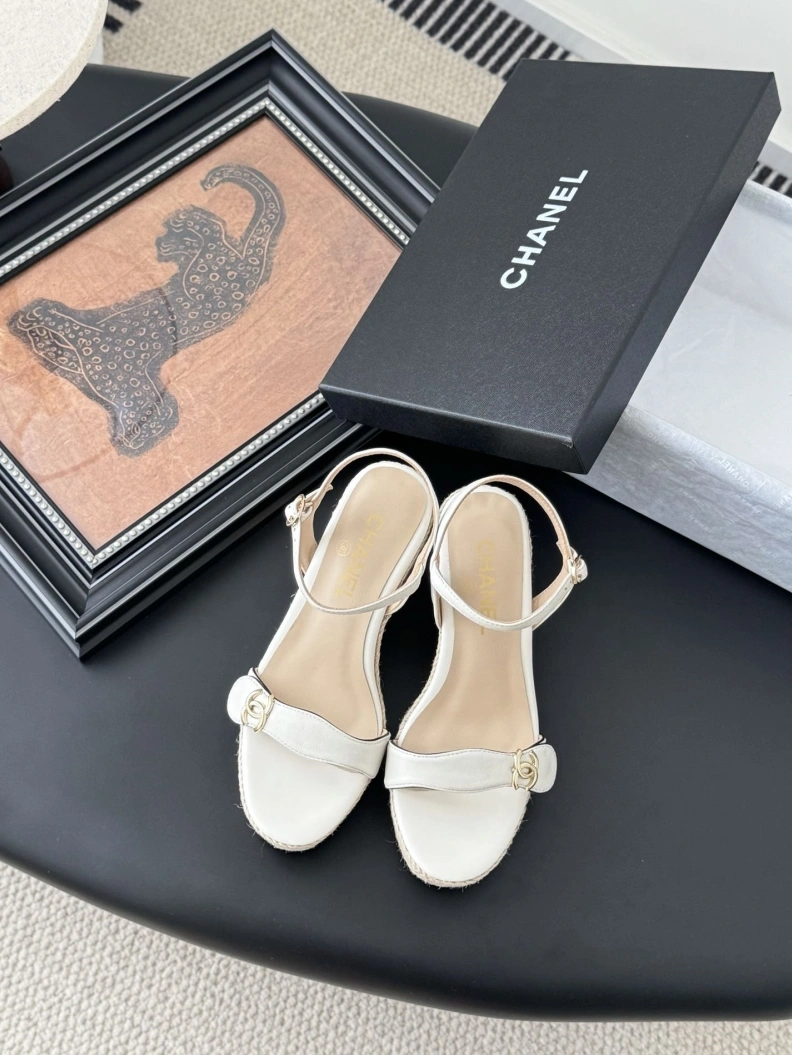 Versatile Chxnxl Sandals 117337