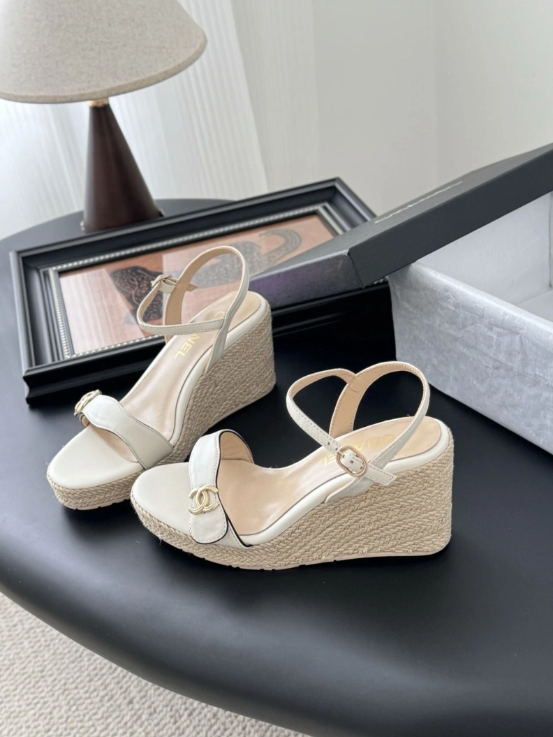 Versatile Chxnxl Sandals 117337