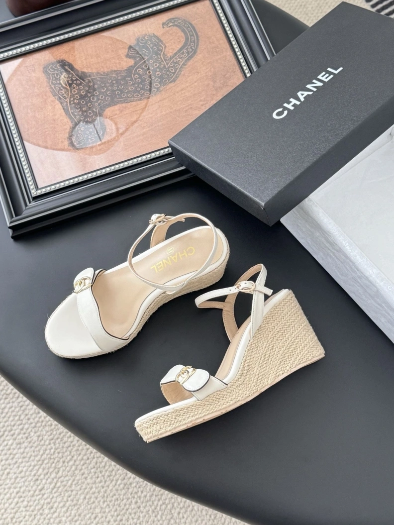 Versatile Chxnxl Sandals 117337