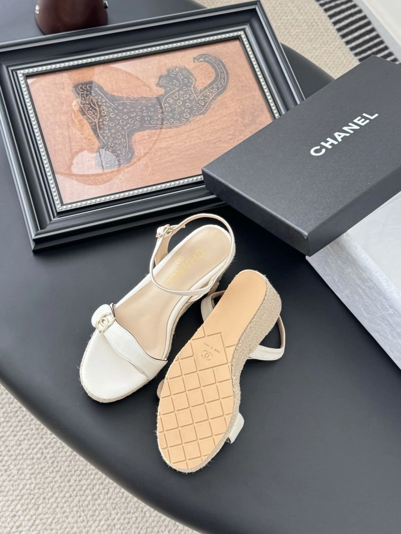 Versatile Chxnxl Sandals 117337