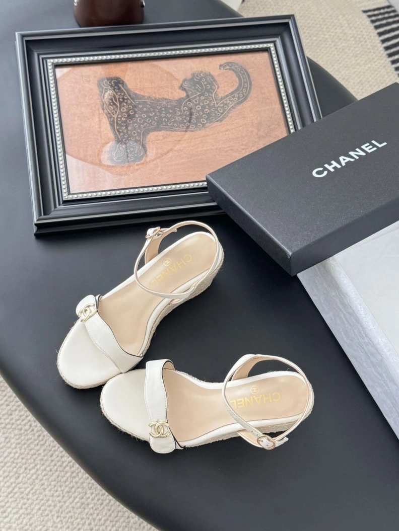 Versatile Chxnxl Sandals 117337