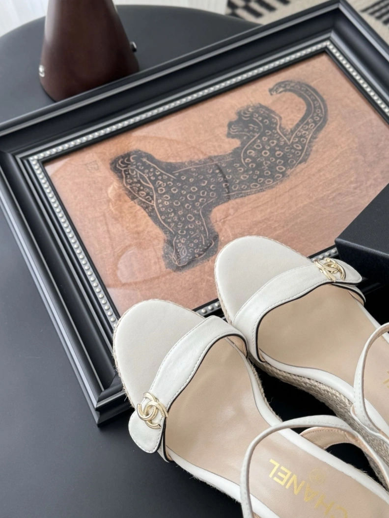 Versatile Chxnxl Sandals 117337