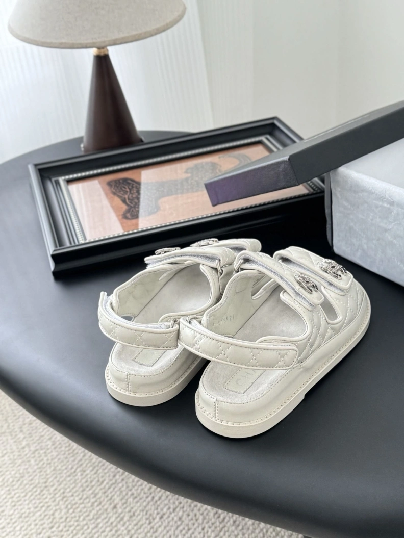 Lightweight Chxnxl Sandals 117321