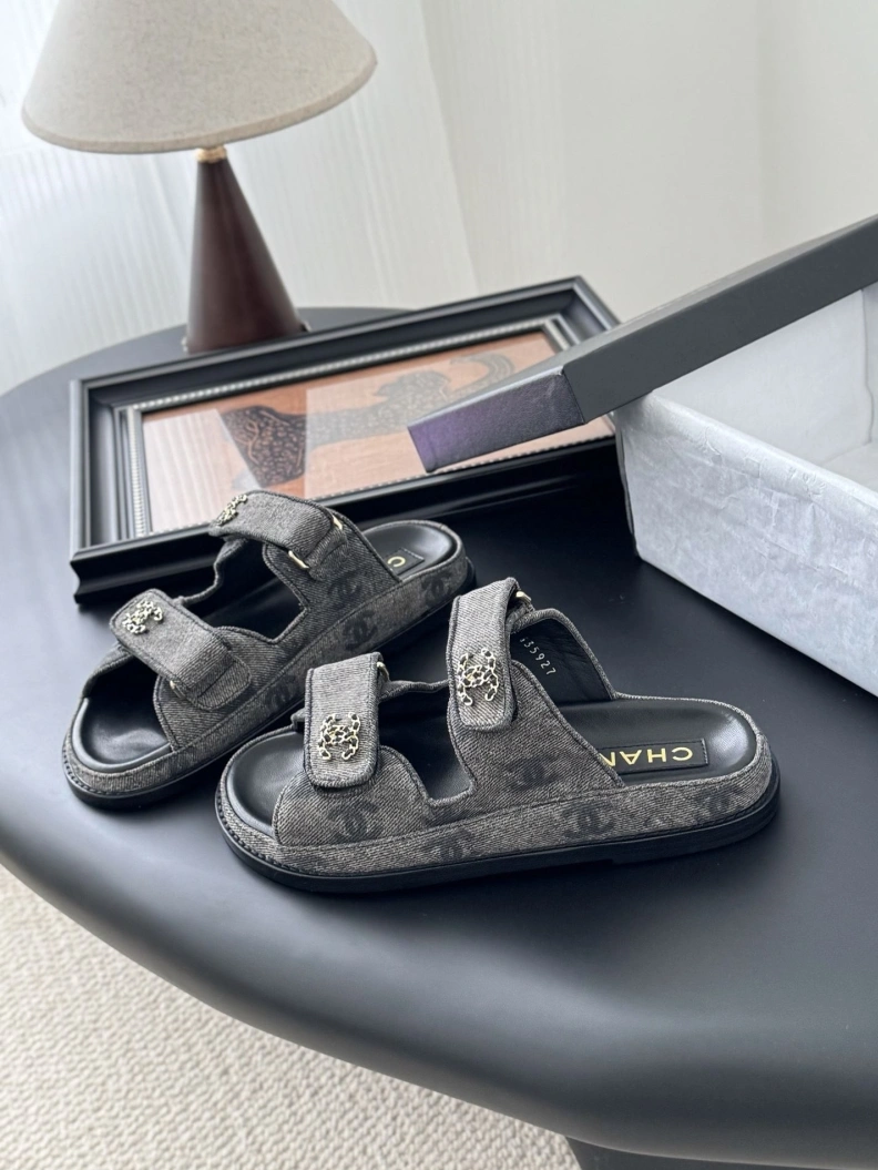 Classic Chxnxl Sandals 117312