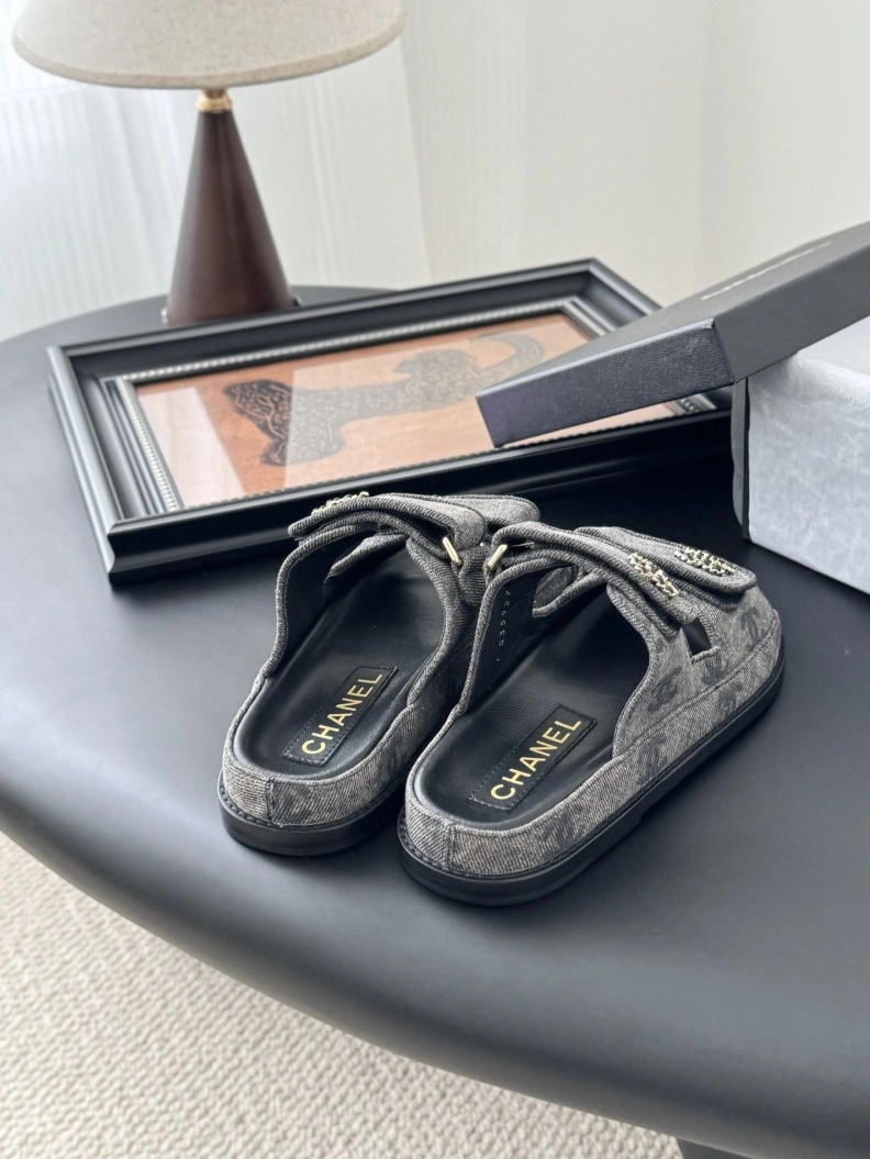 Classic Chxnxl Sandals 117312
