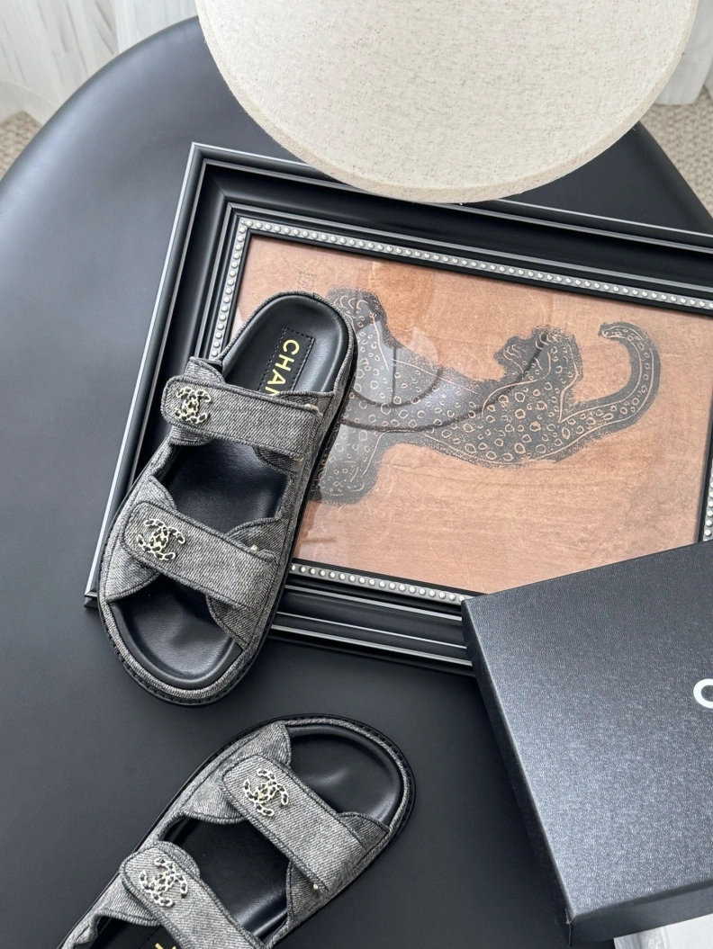 Classic Chxnxl Sandals 117312