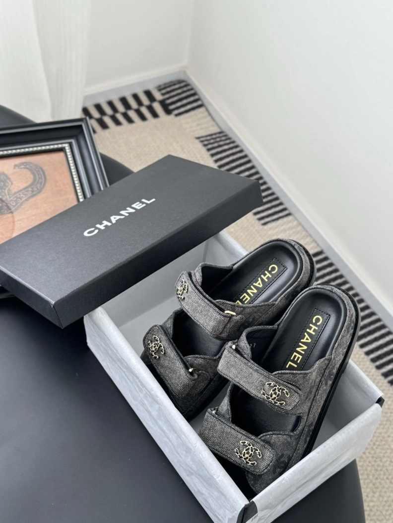 Classic Chxnxl Sandals 117312