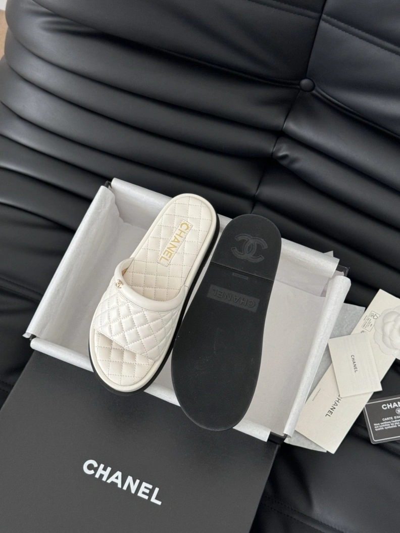 Comfortable Chxnxl Slippers 117034