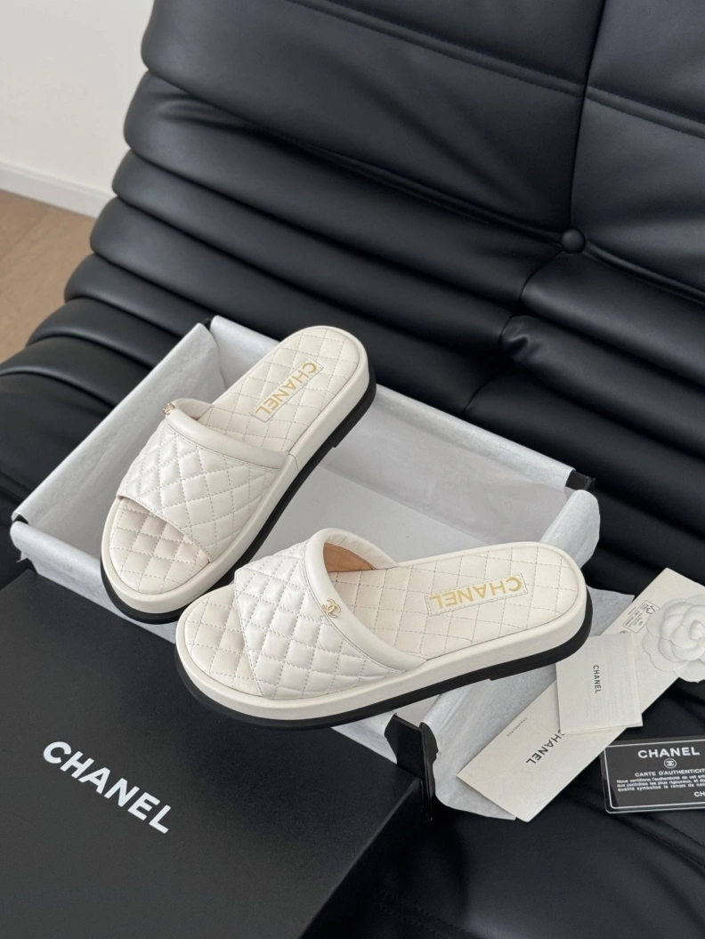 Comfortable Chxnxl Slippers 117034