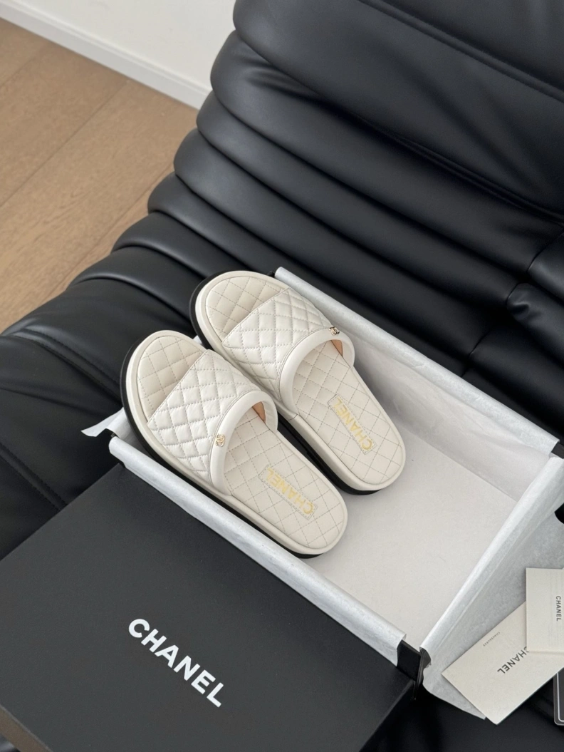 Comfortable Chxnxl Slippers 117034