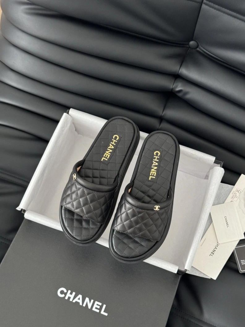 Breathable Chxnxl Slippers 117037