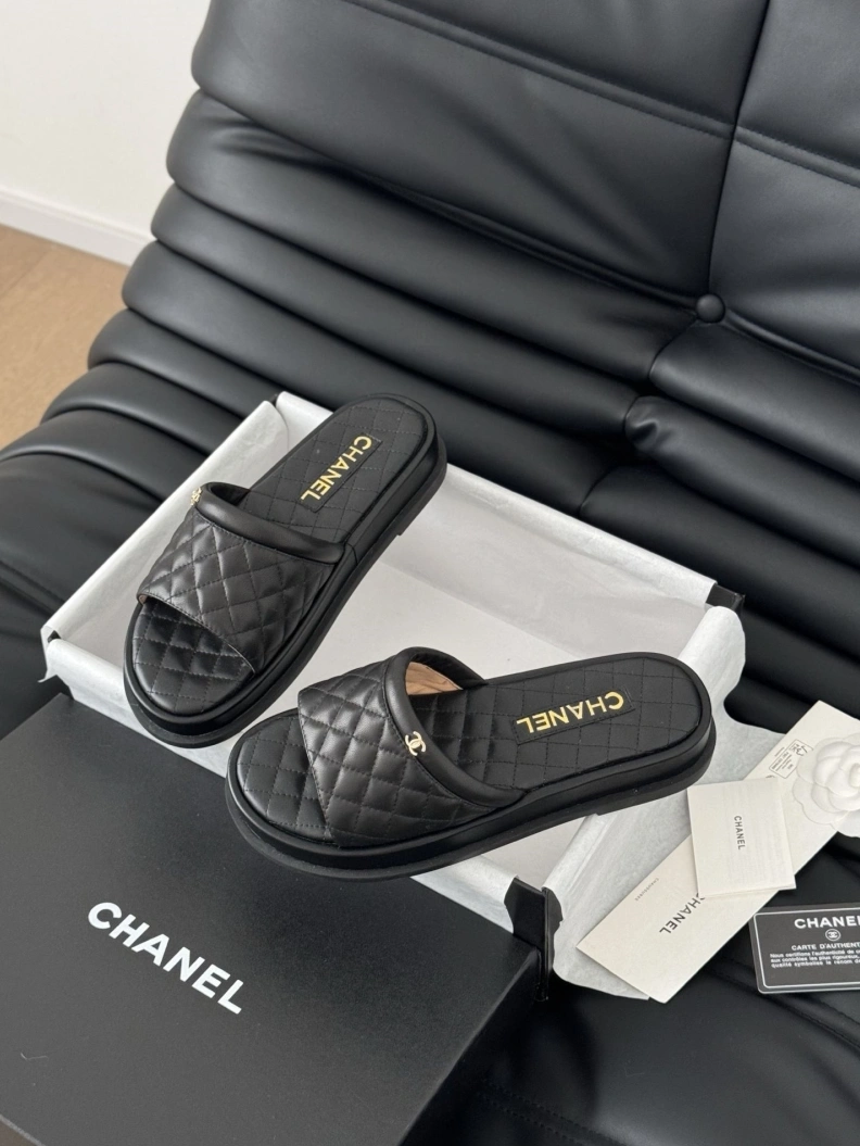 Breathable Chxnxl Slippers 117037