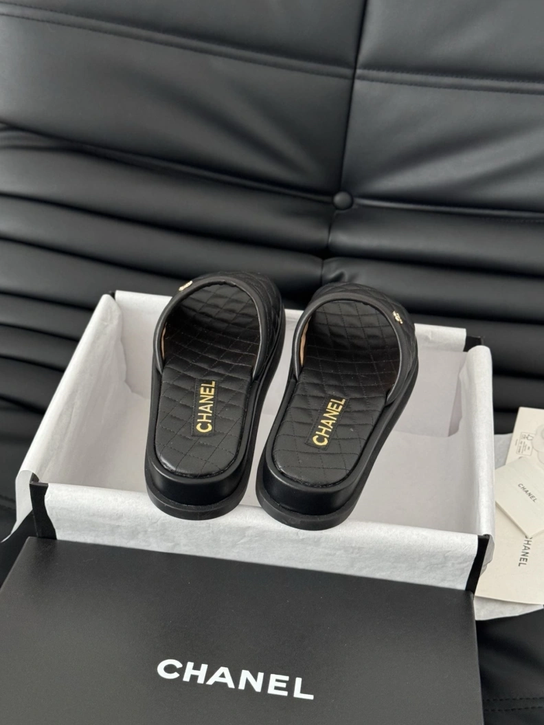 Breathable Chxnxl Slippers 117037