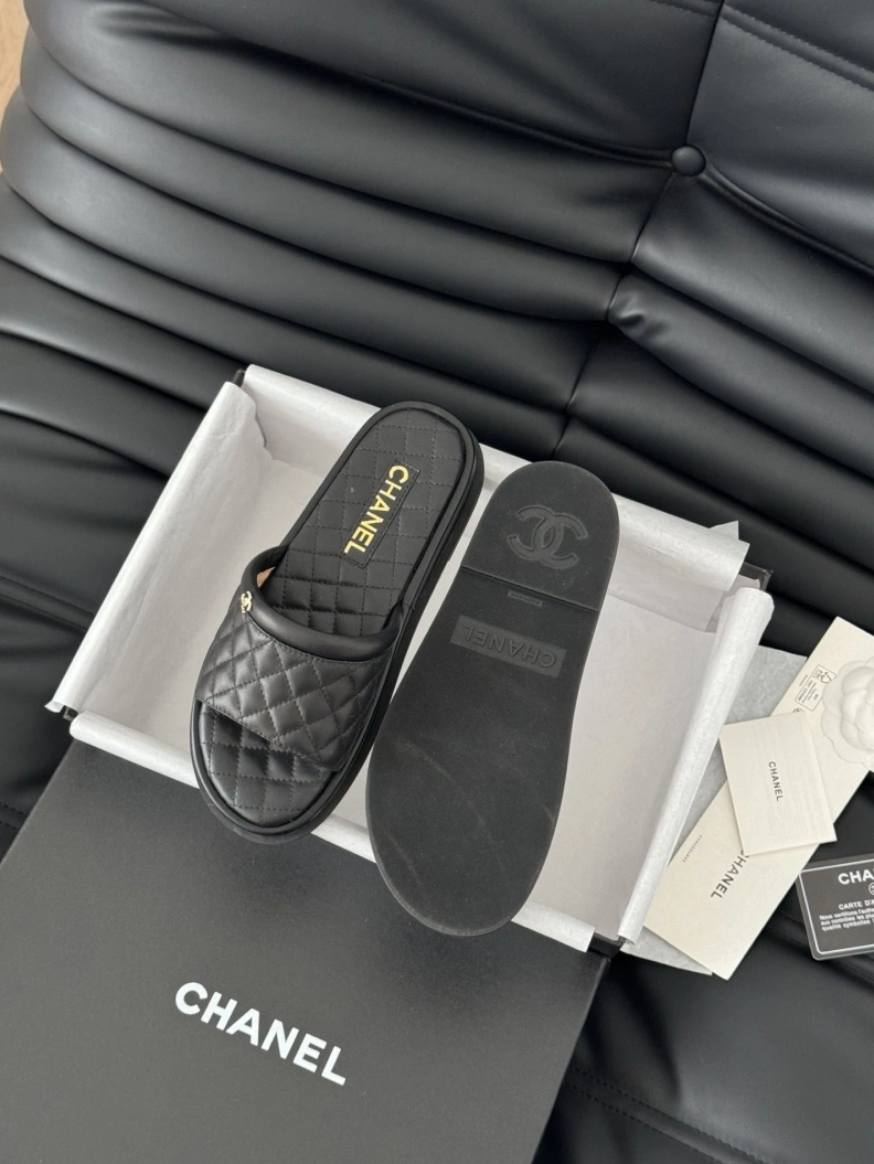 Breathable Chxnxl Slippers 117037
