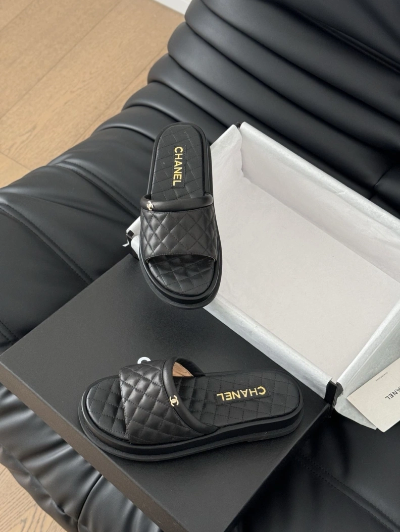 Breathable Chxnxl Slippers 117037
