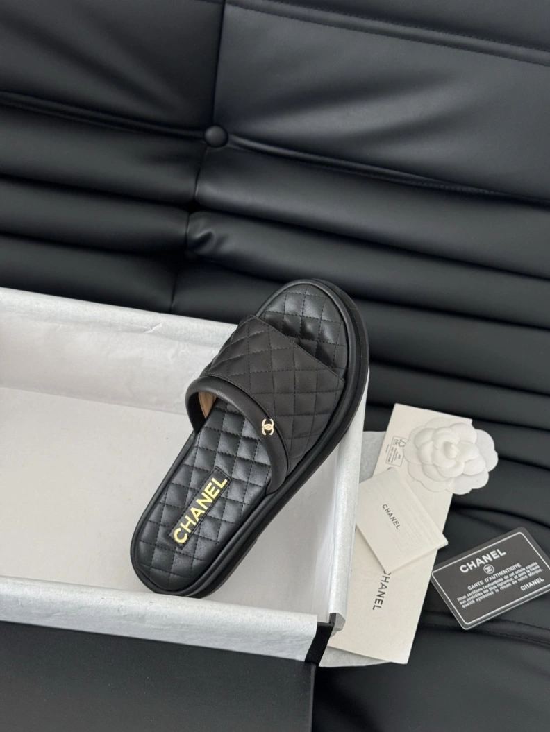 Breathable Chxnxl Slippers 117037