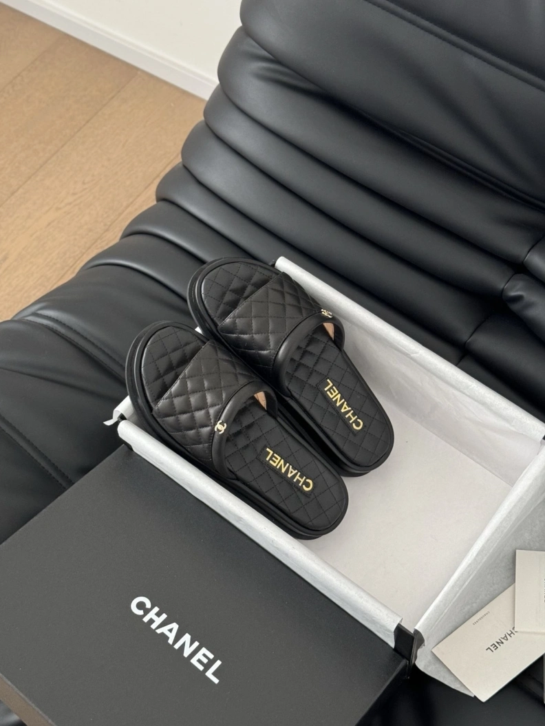 Breathable Chxnxl Slippers 117037