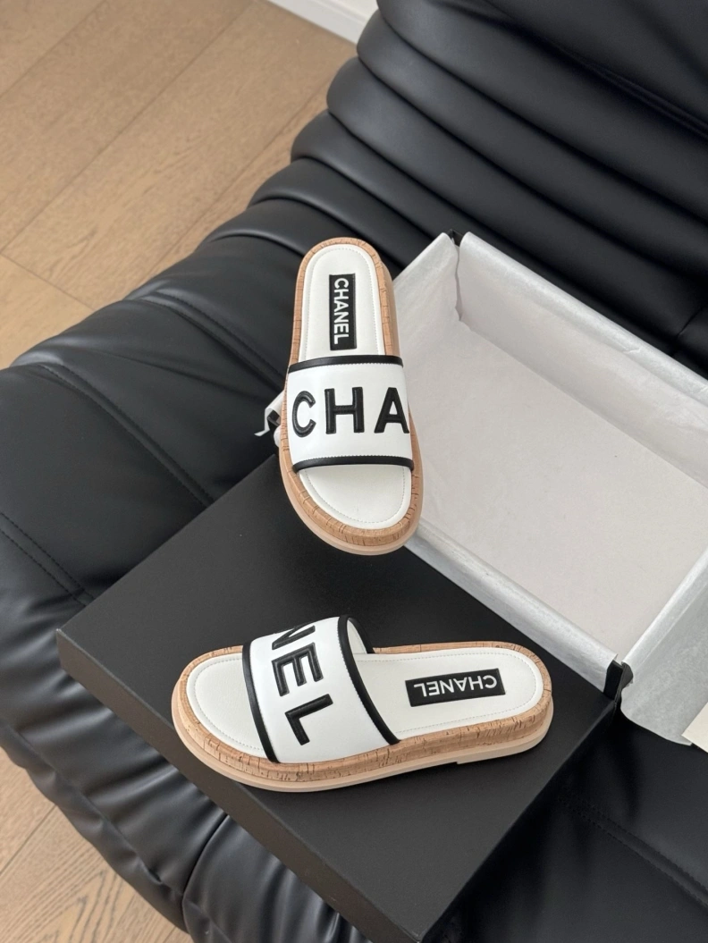 Sophisticated Chxnxl Slippers 117030