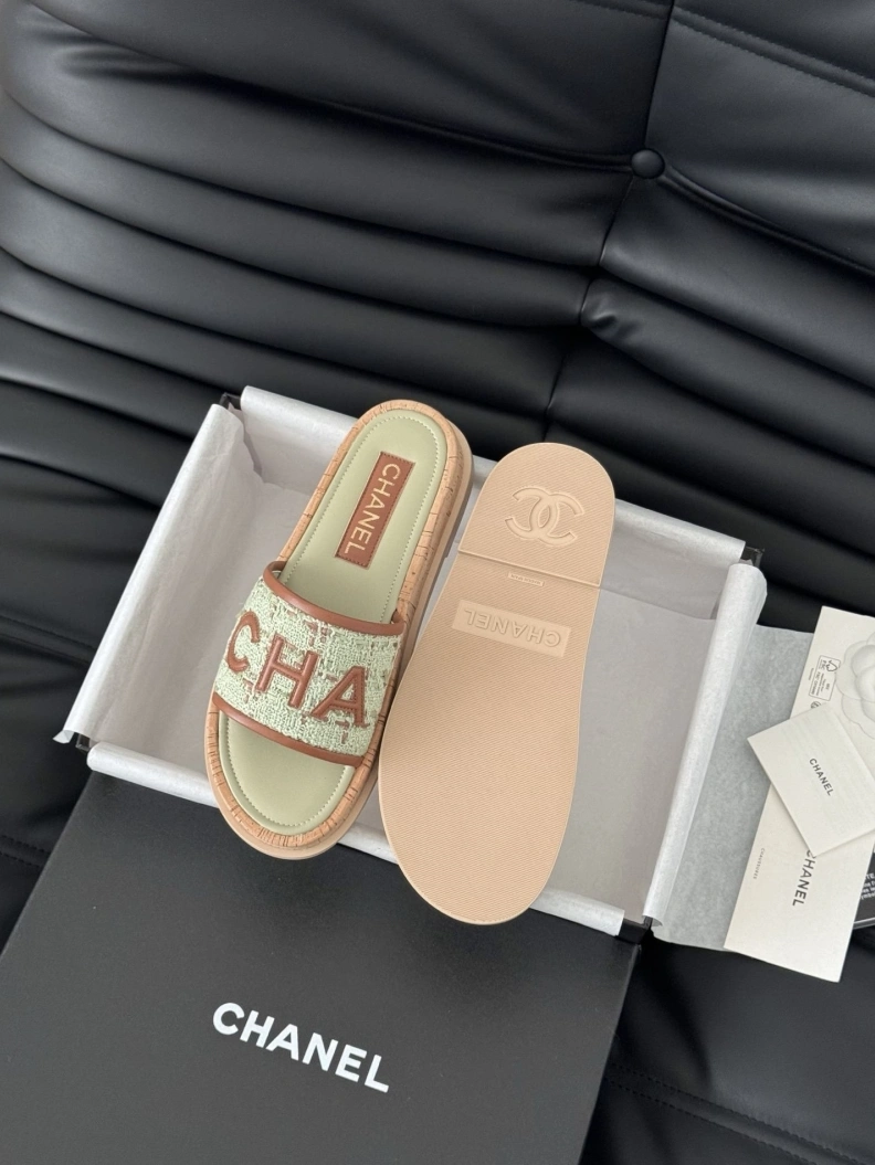 Lightweight Chxnxl Slippers 117032