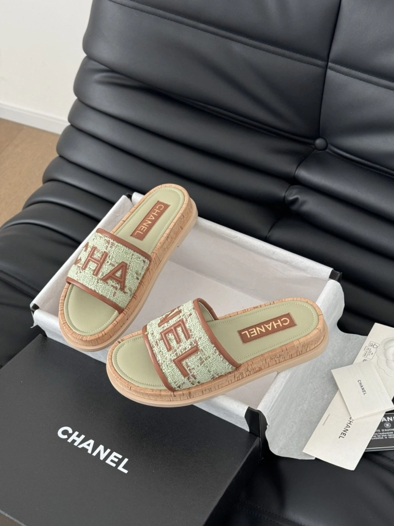 Lightweight Chxnxl Slippers 117032