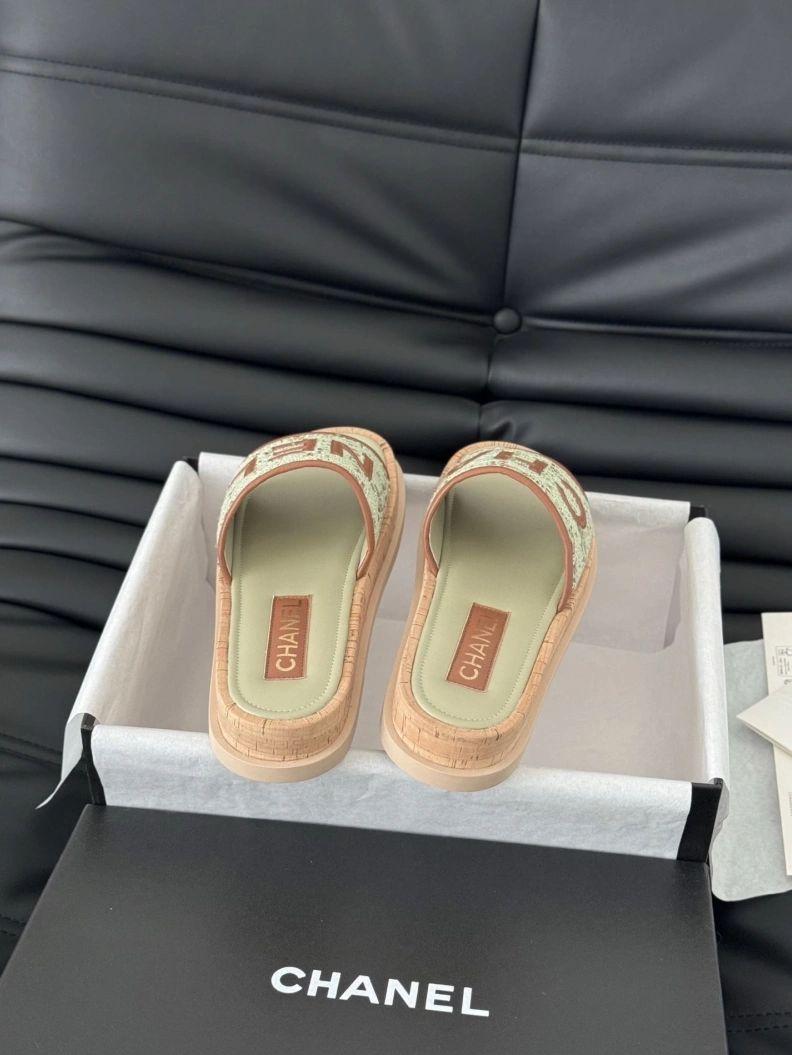 Lightweight Chxnxl Slippers 117032