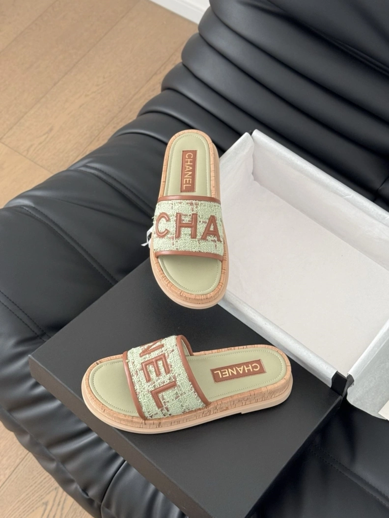 Lightweight Chxnxl Slippers 117032