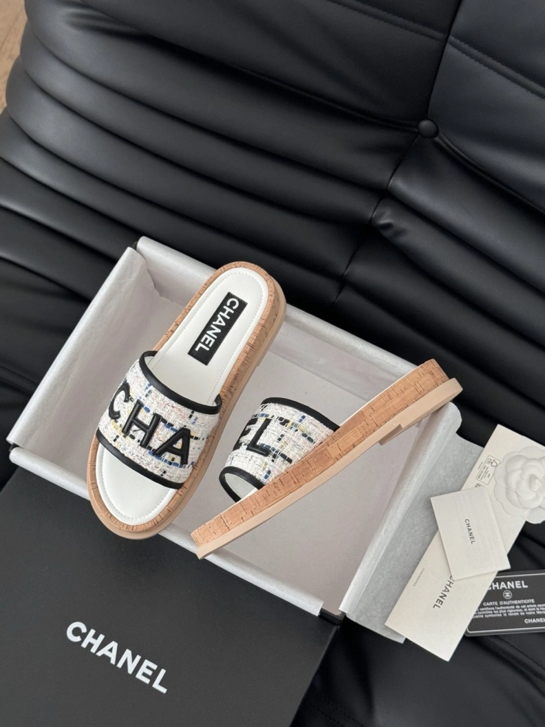Bold Chxnxl Slippers 117025