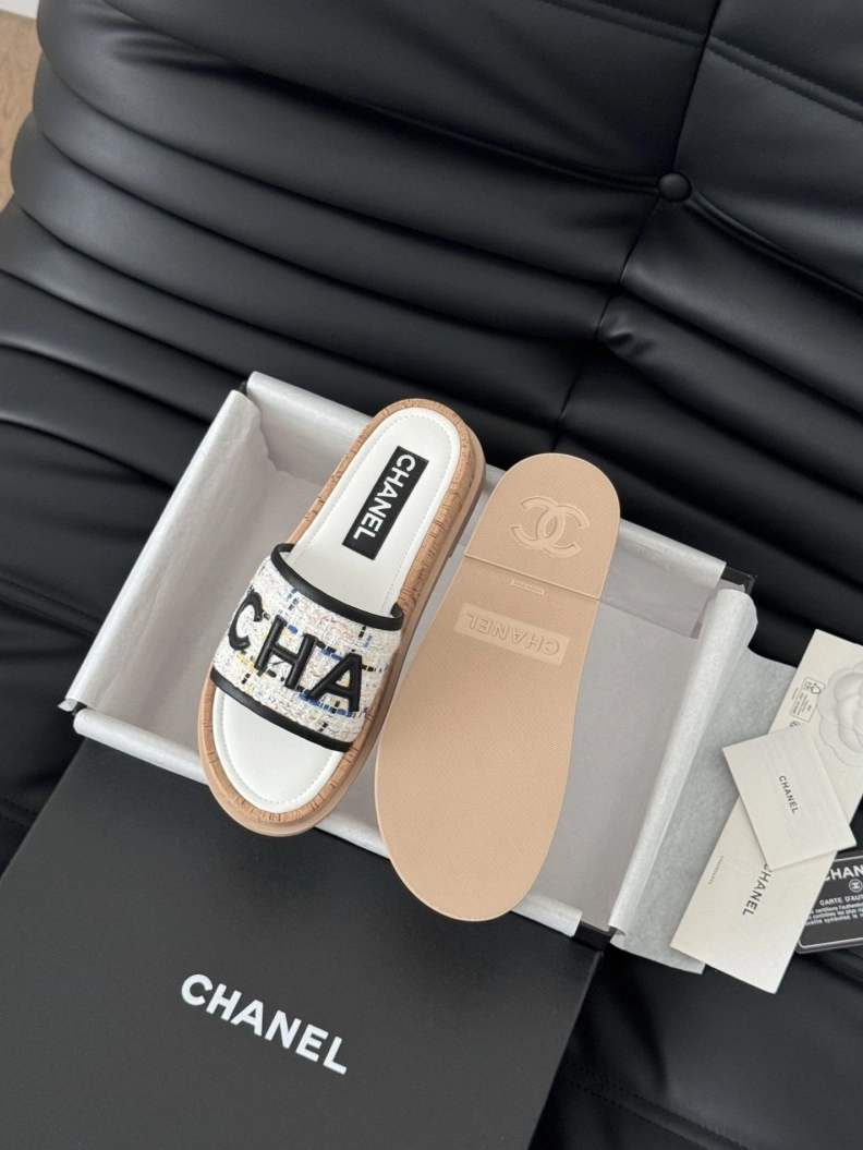 Bold Chxnxl Slippers 117025