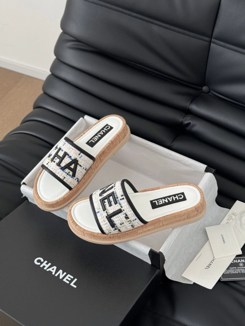 Bold Chxnxl Slippers 117025