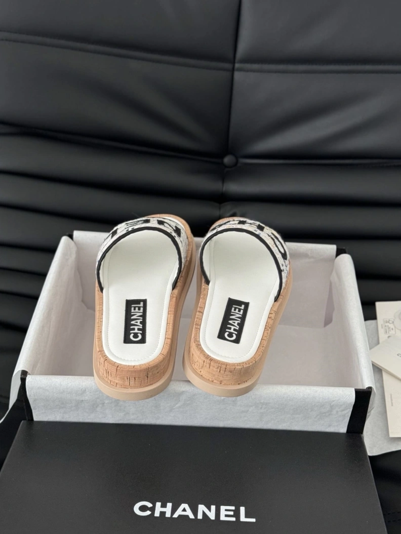 Bold Chxnxl Slippers 117025