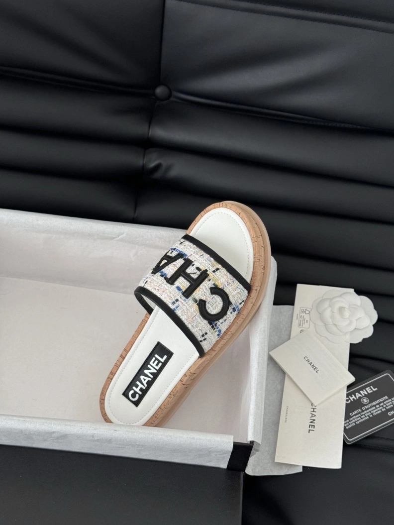 Bold Chxnxl Slippers 117025